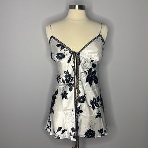 Victoria’s‎ Secret flyaway floral print babydoll